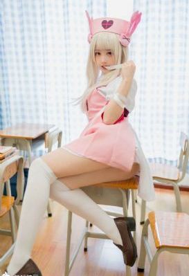 女人裸露双乳给男人喂奶文_爱奇艺VIP神马影院手机在线